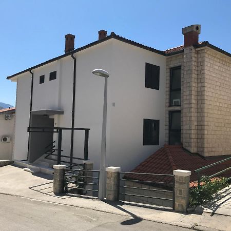 Apartments Tonkita With Jacuzzi Makarska Eksteriør billede