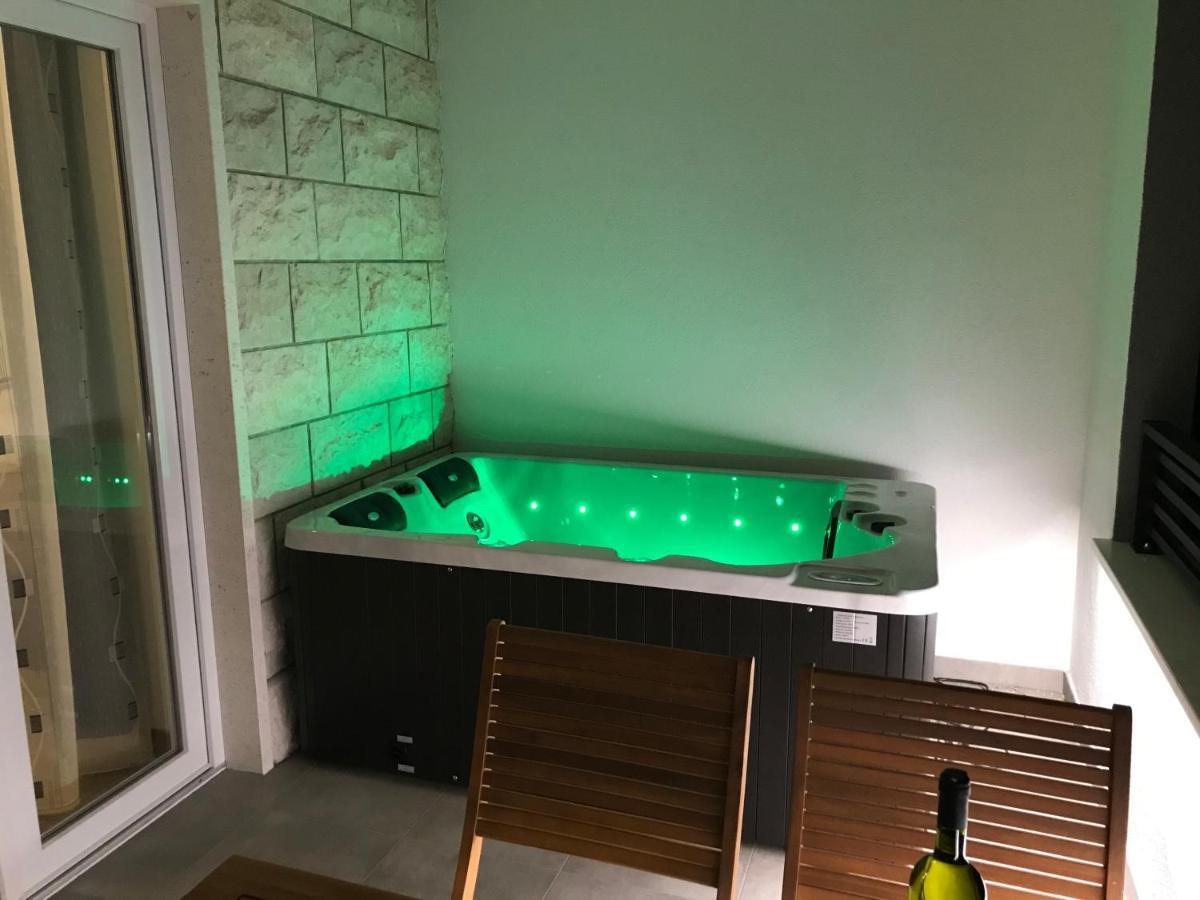 Apartments Tonkita With Jacuzzi Makarska Eksteriør billede