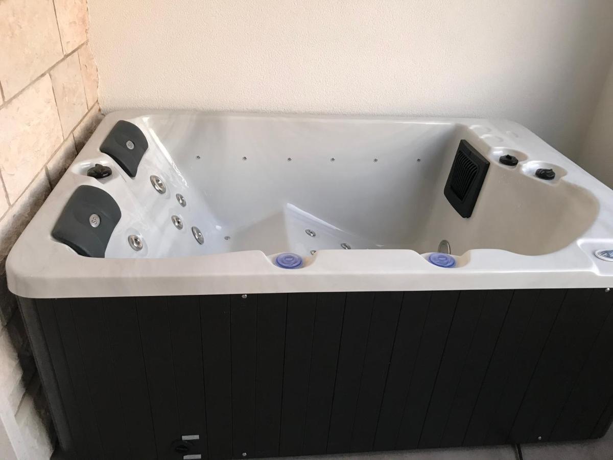 Apartments Tonkita With Jacuzzi Makarska Eksteriør billede