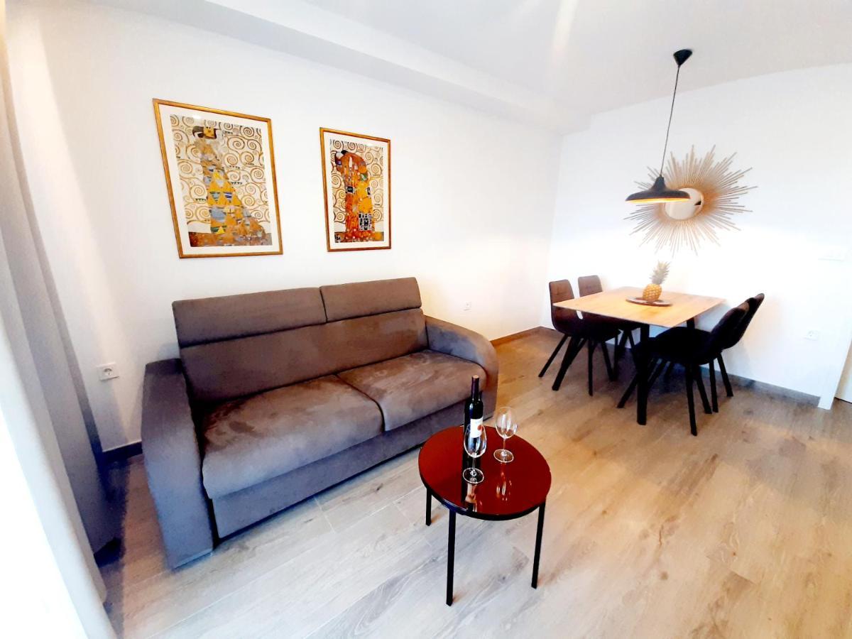 Apartments Tonkita With Jacuzzi Makarska Eksteriør billede