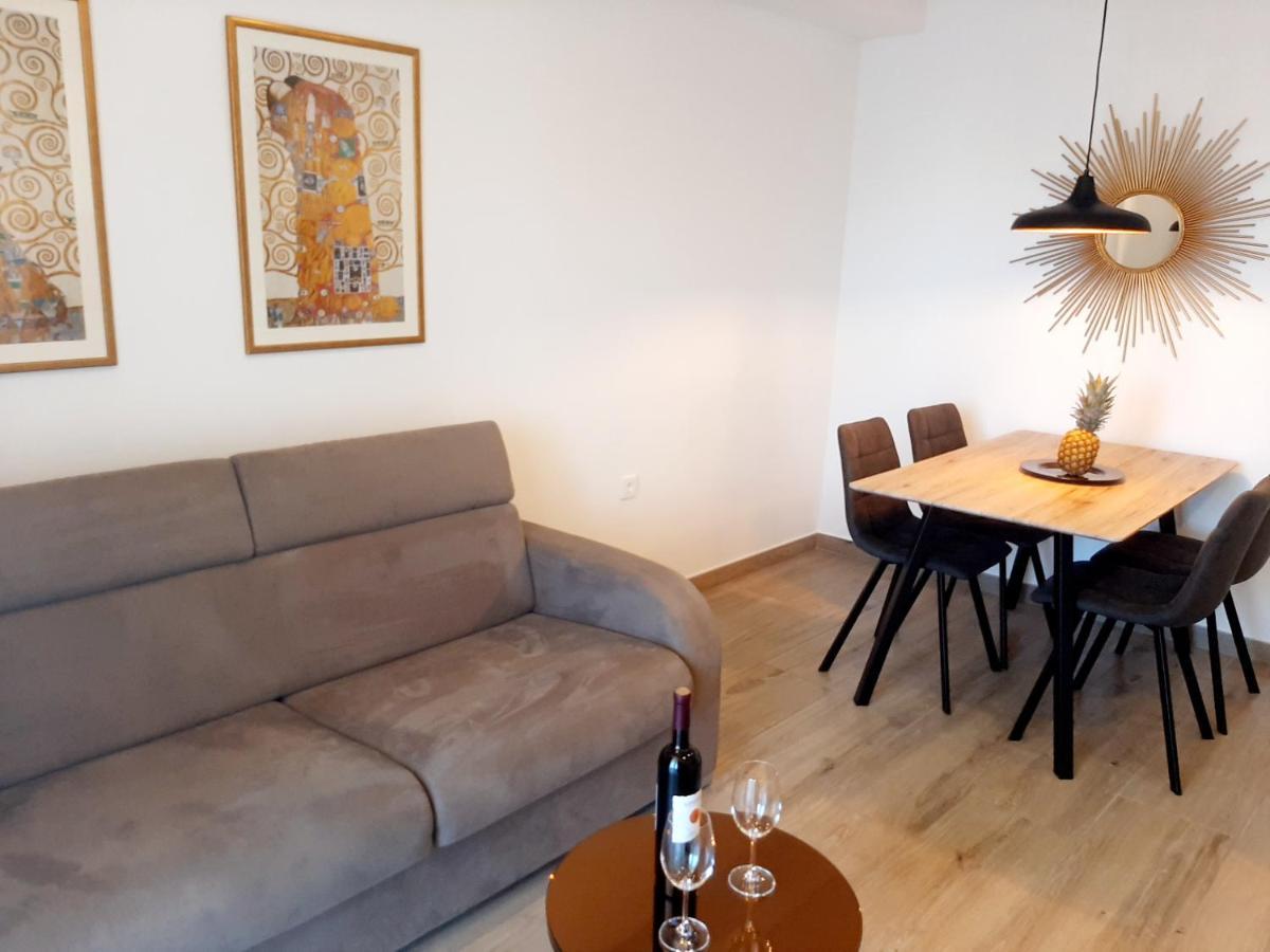 Apartments Tonkita With Jacuzzi Makarska Eksteriør billede