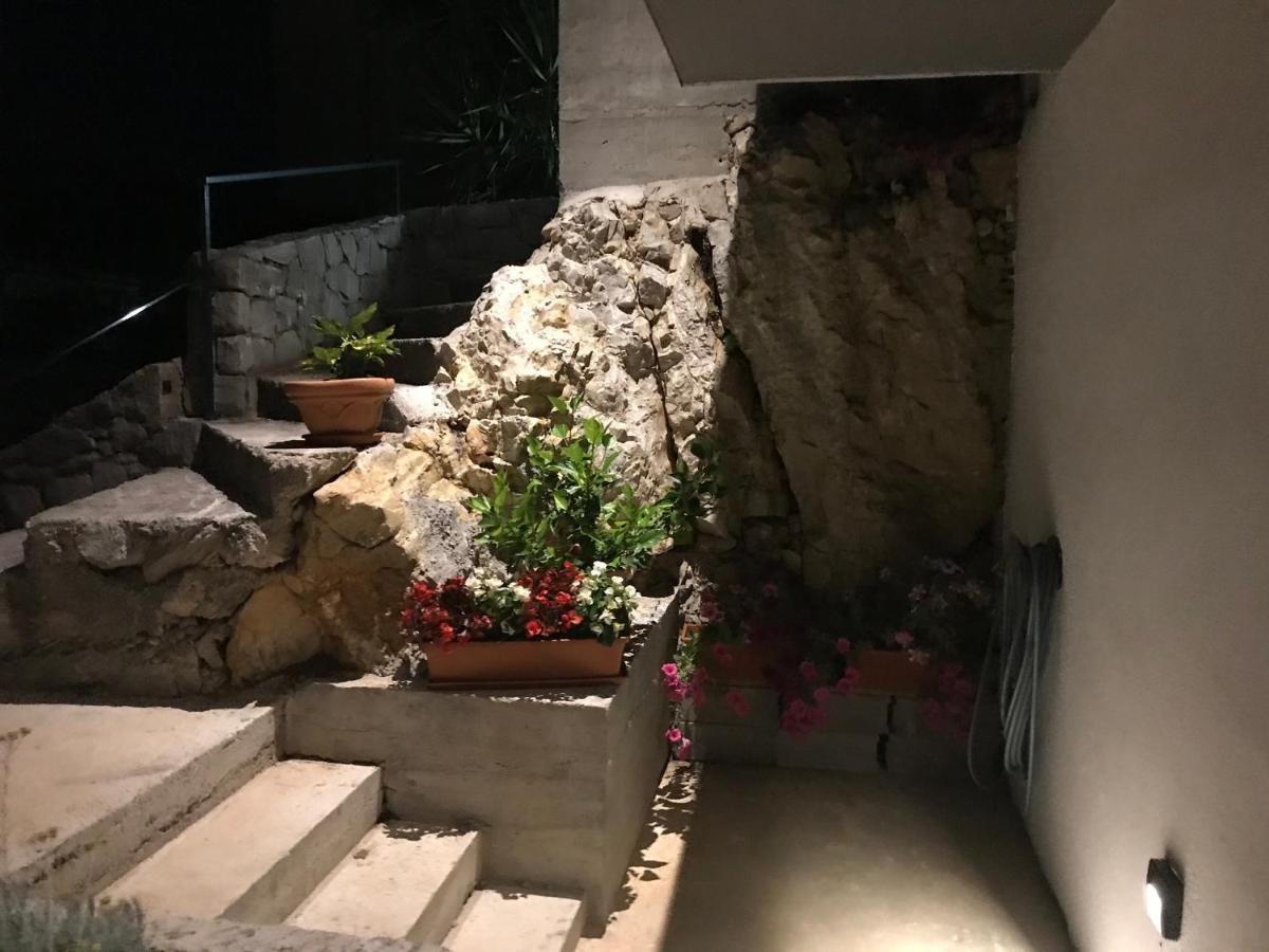 Apartments Tonkita With Jacuzzi Makarska Eksteriør billede