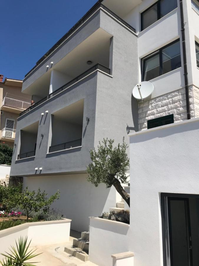 Apartments Tonkita With Jacuzzi Makarska Eksteriør billede
