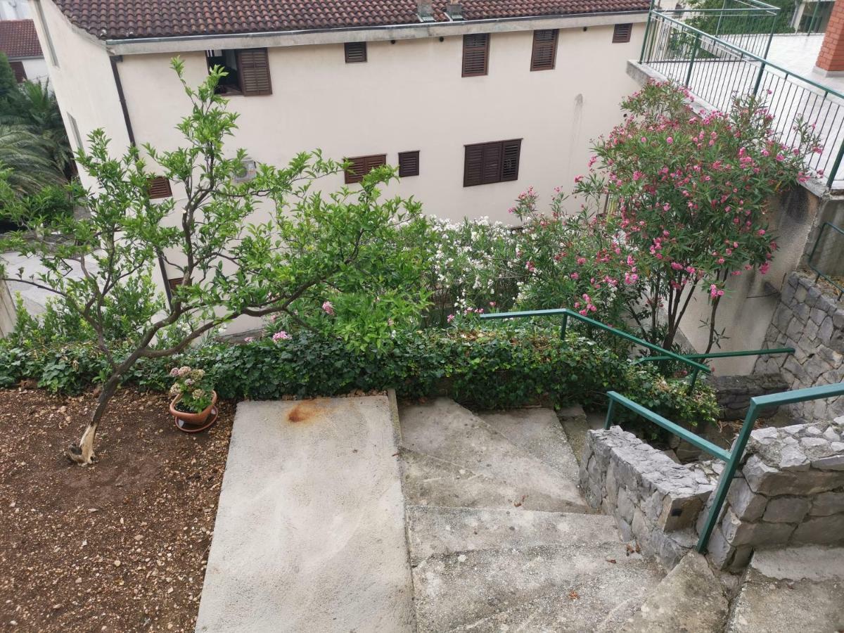 Apartments Tonkita With Jacuzzi Makarska Eksteriør billede