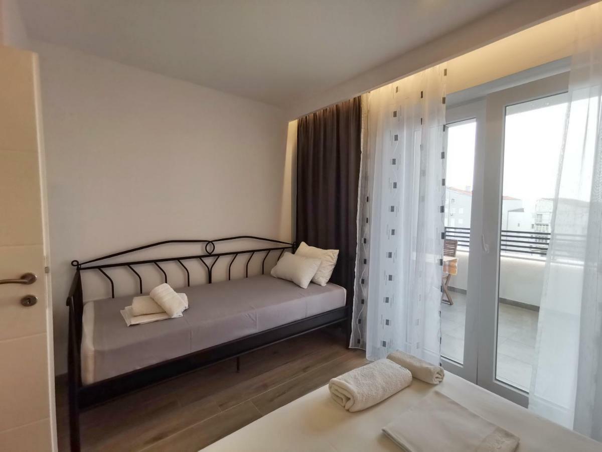 Apartments Tonkita With Jacuzzi Makarska Eksteriør billede