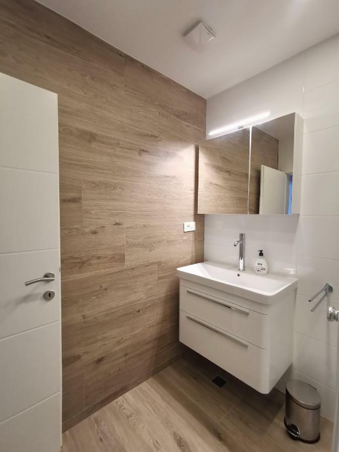 Apartments Tonkita With Jacuzzi Makarska Eksteriør billede