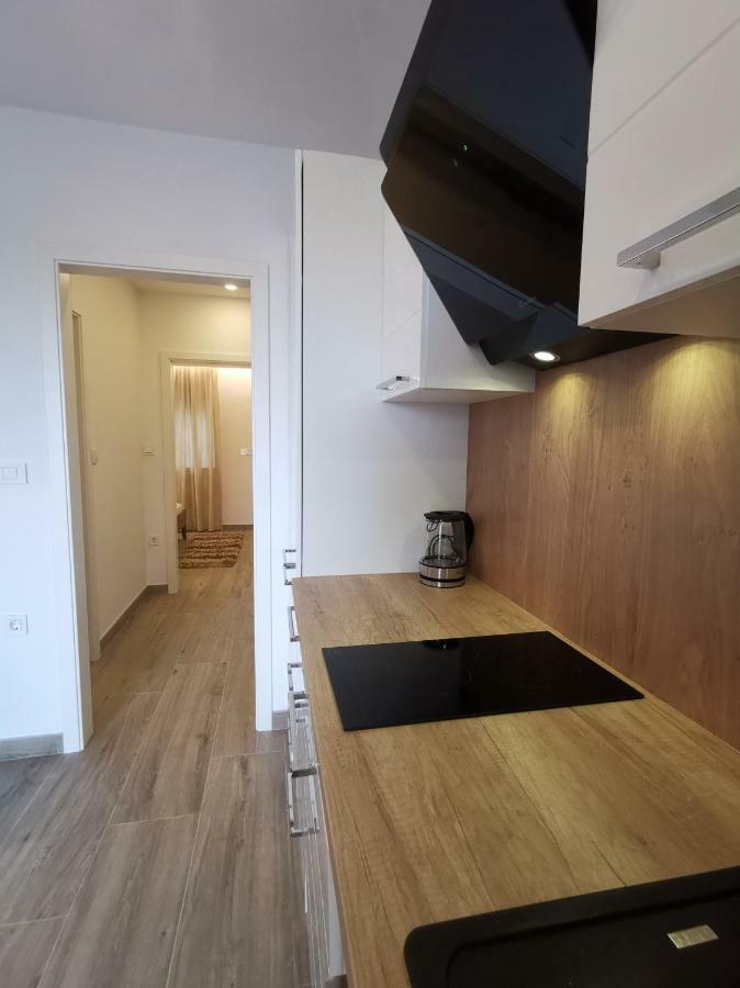 Apartments Tonkita With Jacuzzi Makarska Eksteriør billede